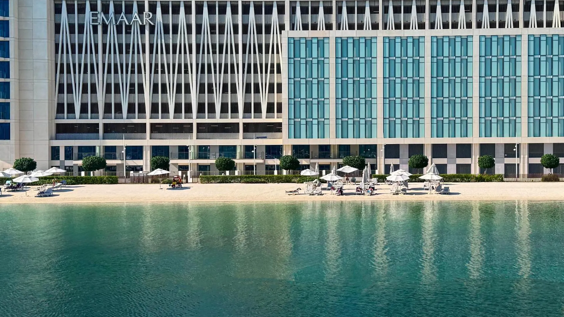 Sleek And Spacious 1 Bedroom With Private Beach Infinity Pool In Dubai Harbour