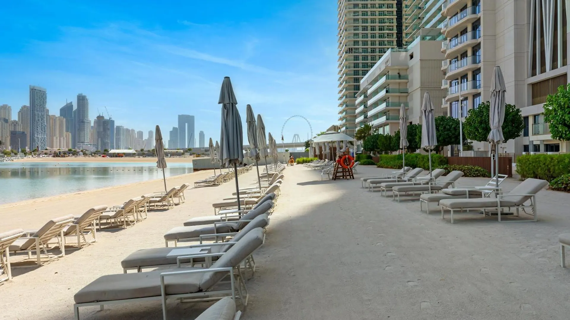 Sleek And Spacious 1 Bedroom With Private Beach Infinity Pool In Dubai Harbour Apartment