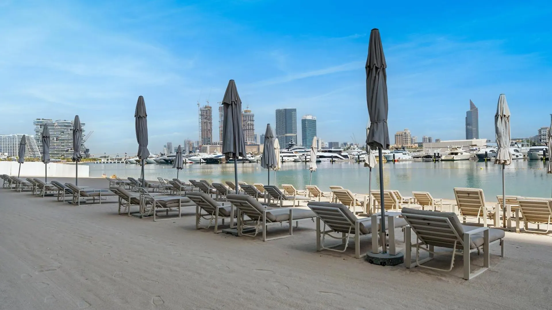 Sleek And Spacious 1 Bedroom With Private Beach Infinity Pool In Dubai Harbour