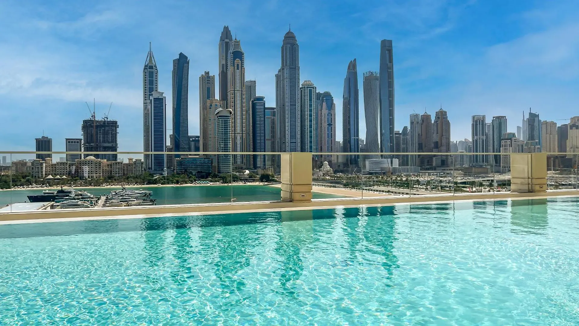 Sleek And Spacious 1 Bedroom With Private Beach Infinity Pool In Dubai Harbour
