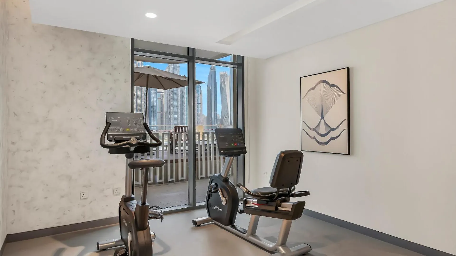 Sleek And Spacious 1 Bedroom With Private Beach Infinity Pool In Dubai Harbour United Arab Emirates