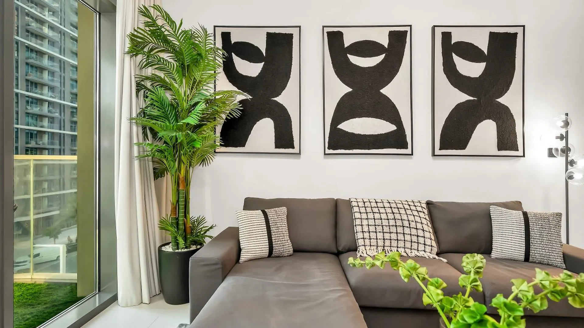 Sleek And Spacious 1 Bedroom With Private Beach Infinity Pool In Dubai Harbour
