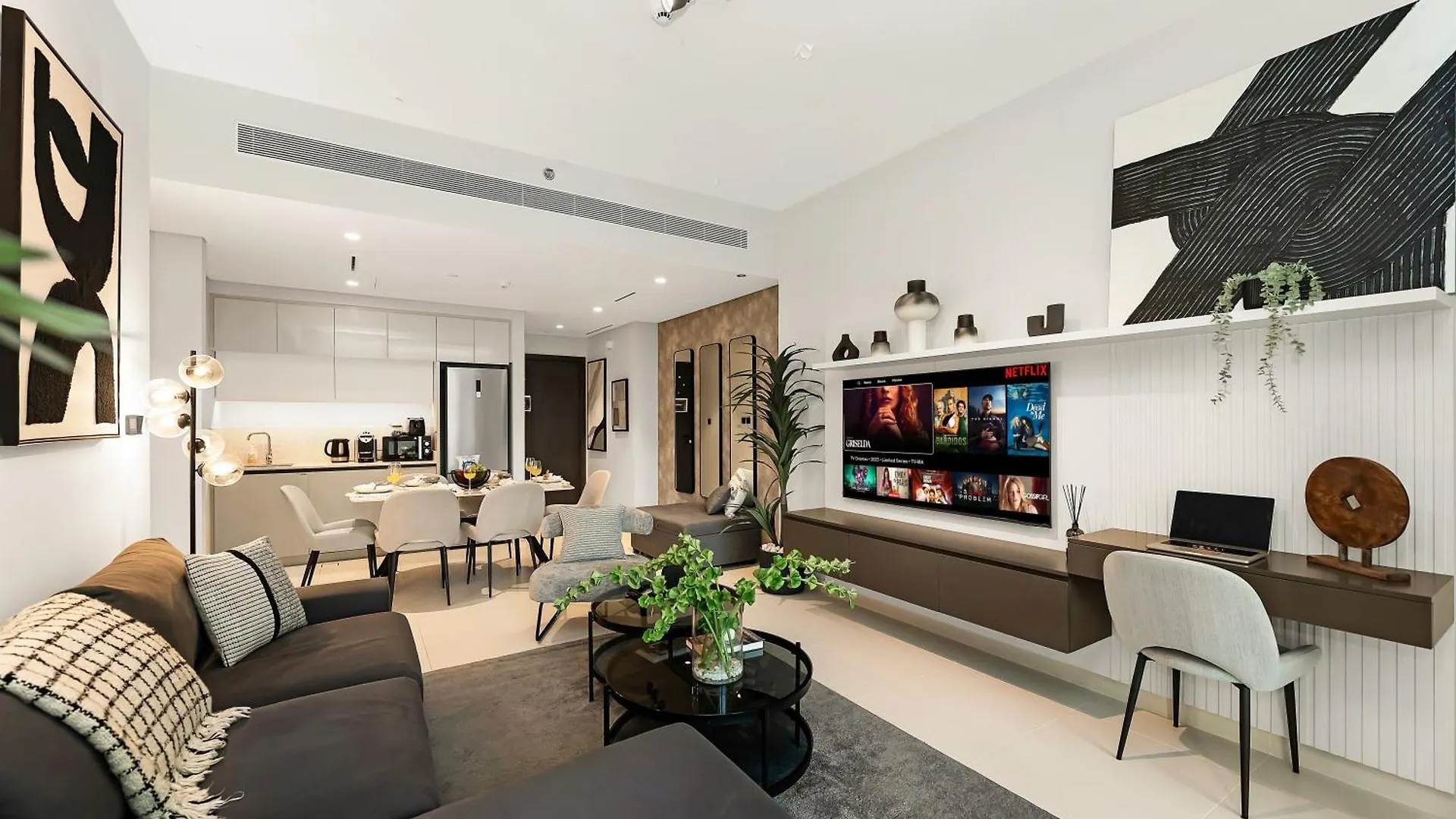 Sleek And Spacious 1 Bedroom With Private Beach Infinity Pool In Dubai Harbour Apartment