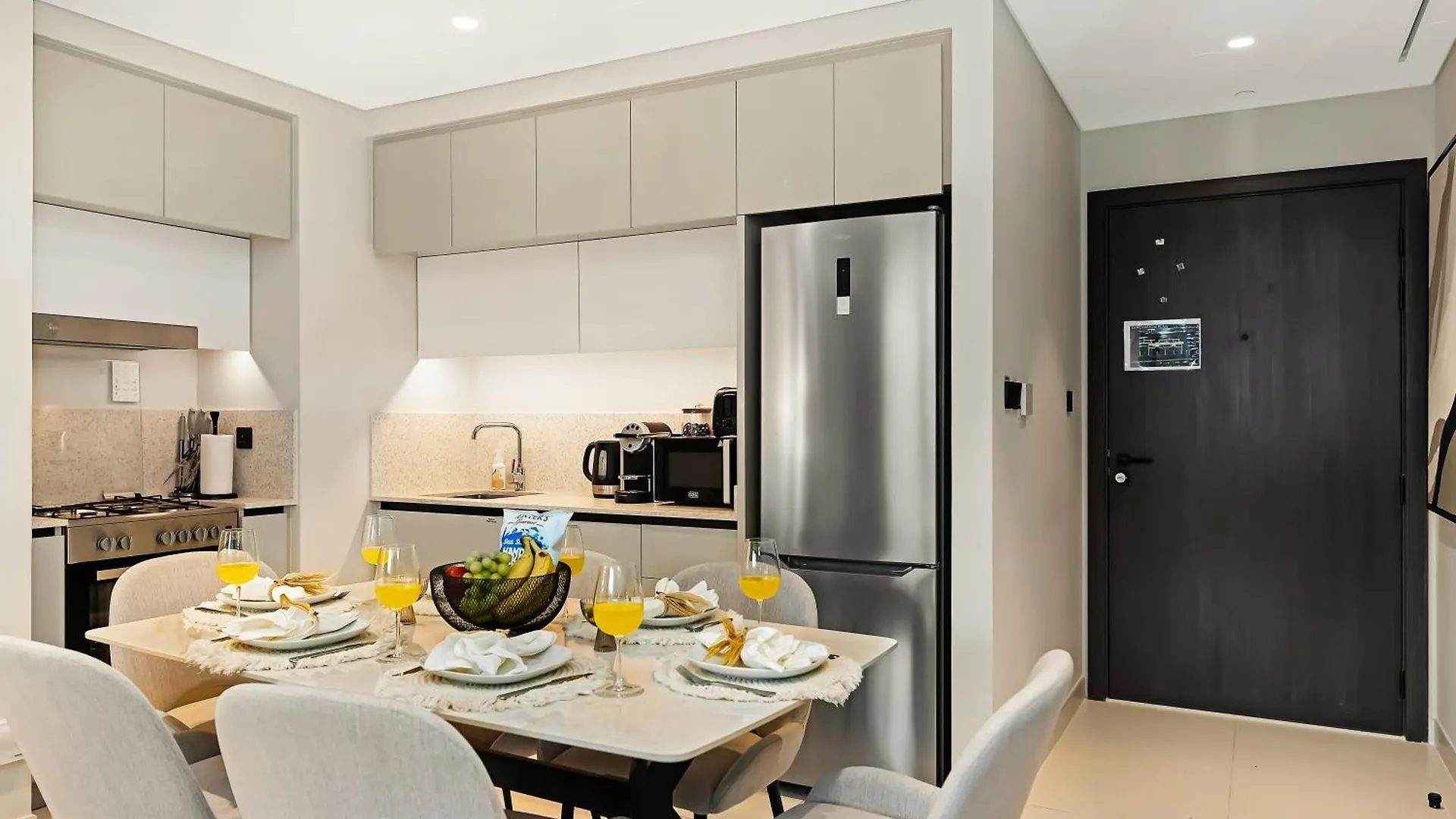 Sleek And Spacious 1 Bedroom With Private Beach Infinity Pool In Dubai Harbour 0*,  United Arab Emirates