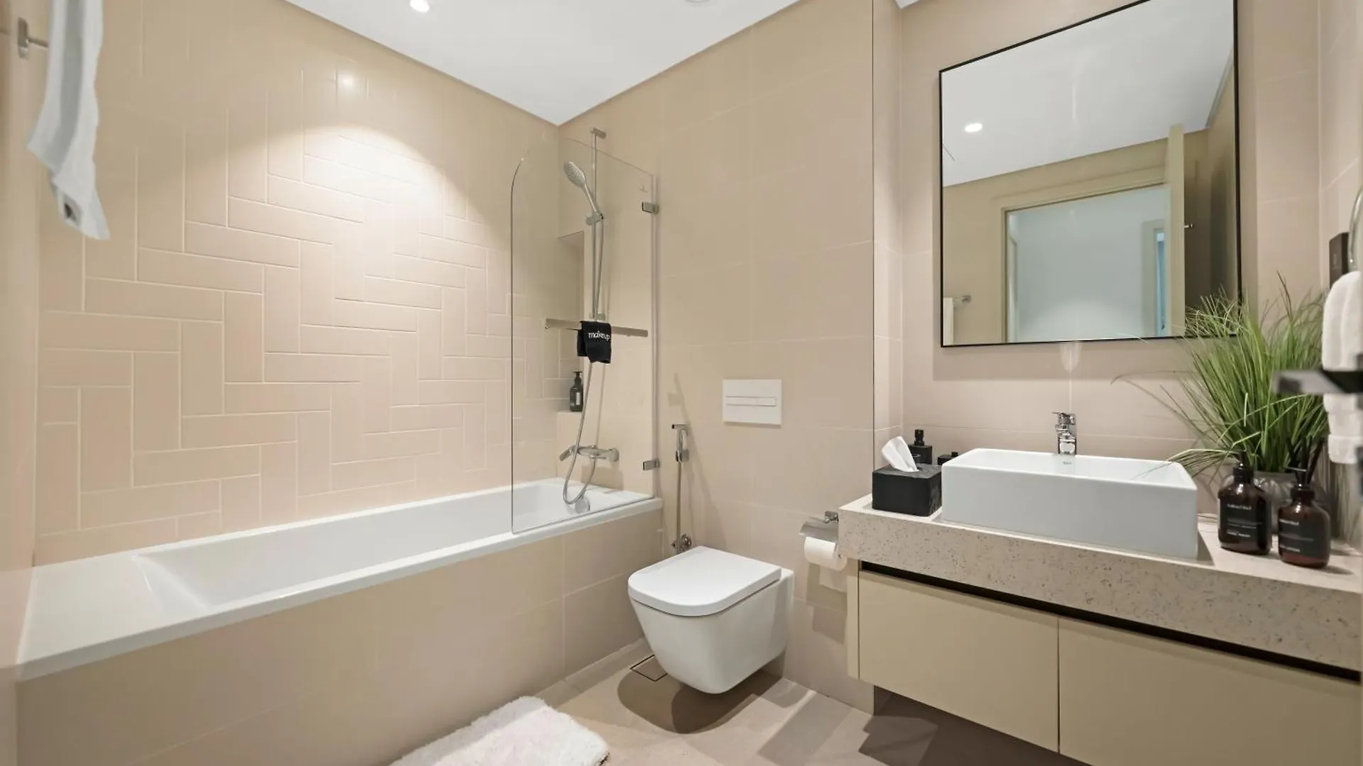 Sleek And Spacious 1 Bedroom With Private Beach Infinity Pool In Dubai Harbour
